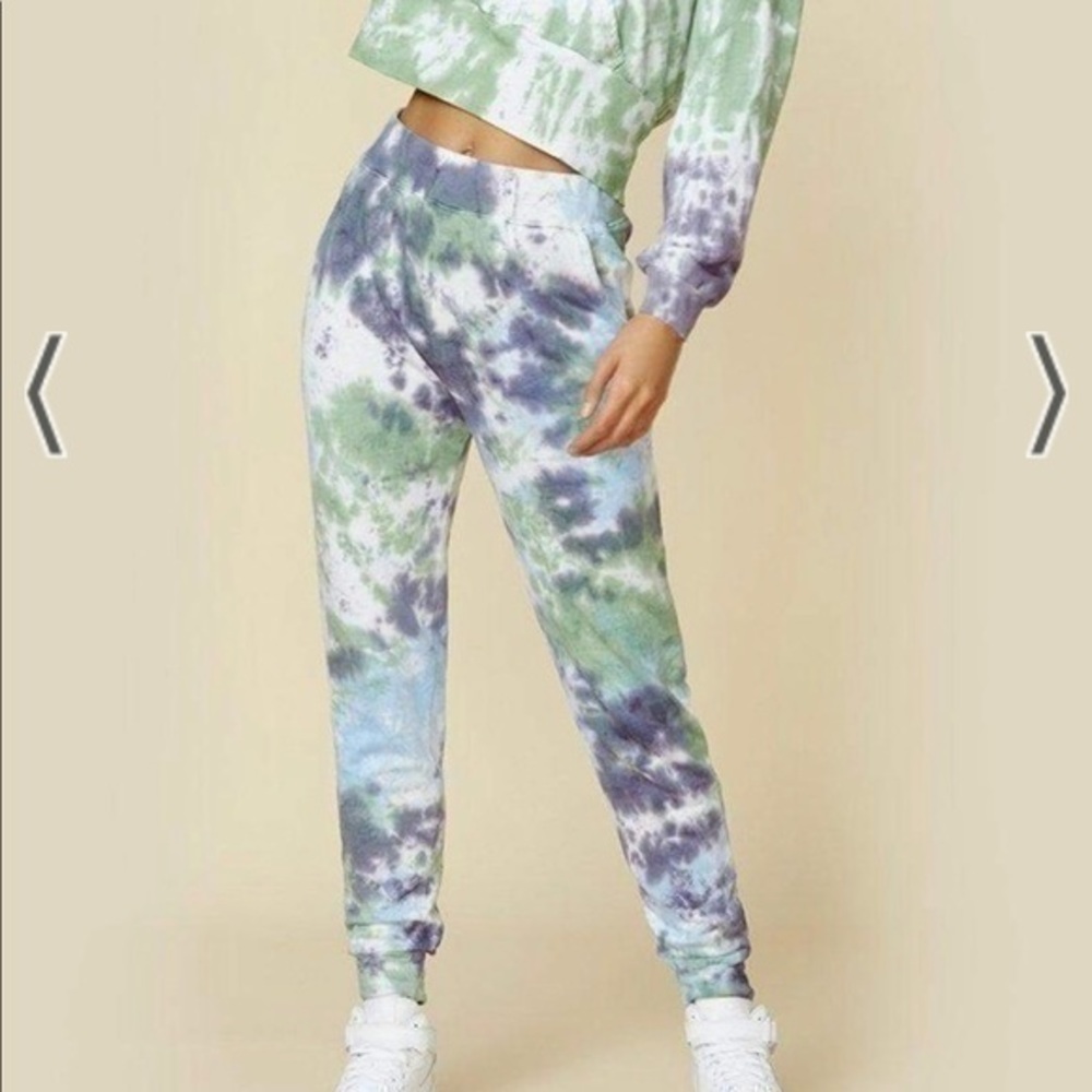 NWT washed& worn by planet blue SKINNY SWEAT TIE DYE size S